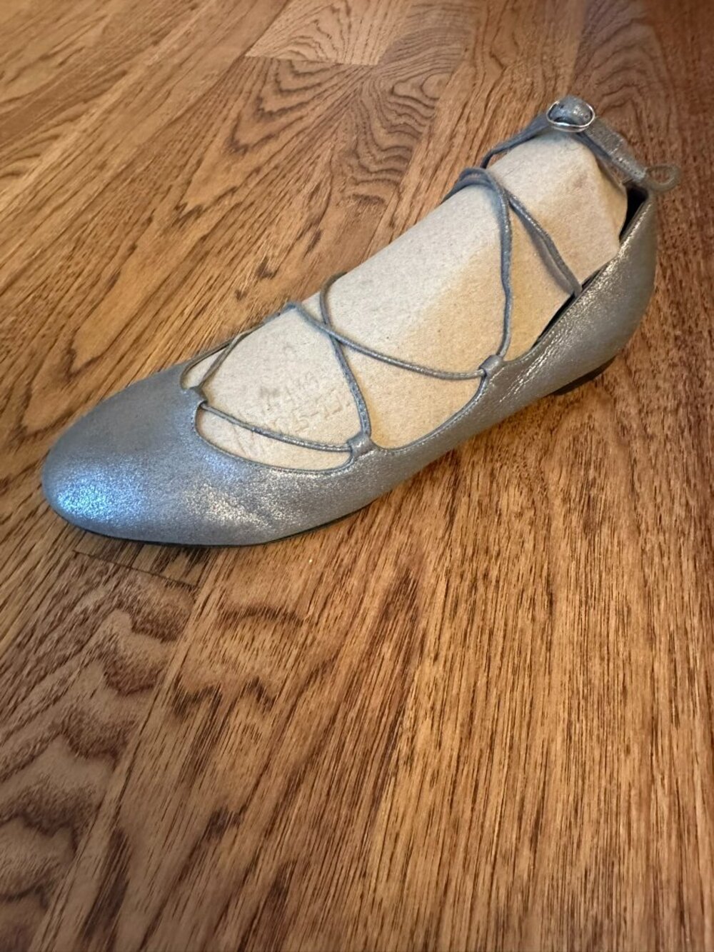 RALPH LAUREN PURPLE LABEL LACE UP ANKLE STRAP BALLET FLATS in SILVER LEATHER 8.5